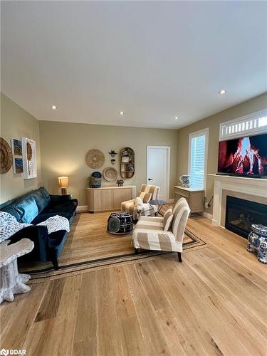 10 Waterfront Circle, Collingwood, ON - Indoor Photo Showing Living Room With Fireplace