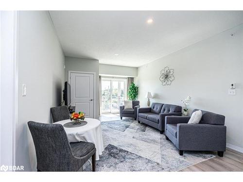 404-295 Cundles Road East, Barrie, ON - Indoor Photo Showing Living Room