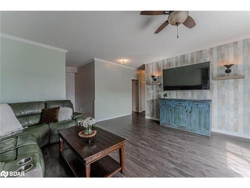 402-40 Ferndale Drive S, Barrie, ON - Indoor Photo Showing Living Room