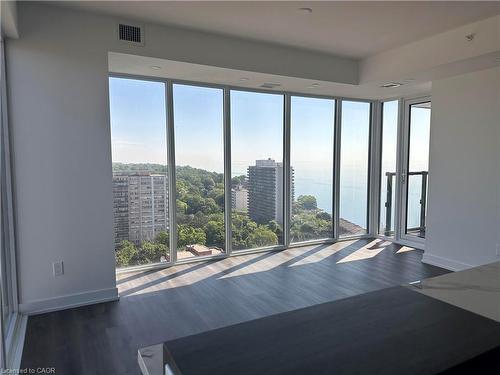 1702-370 Martha Street, Burlington, ON - Indoor