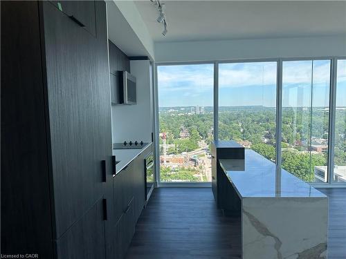 1702-370 Martha Street, Burlington, ON - Indoor Photo Showing Other Room