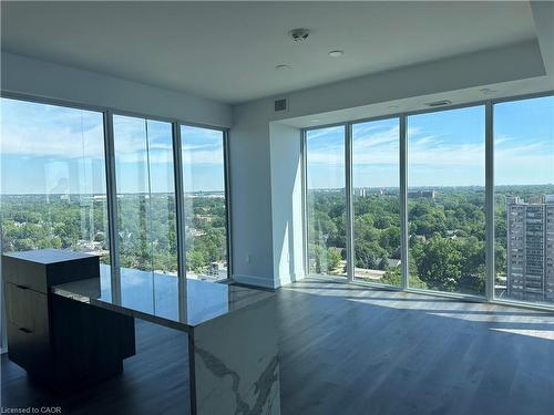 1702-370 Martha Street, Burlington, ON - Indoor Photo Showing Other Room