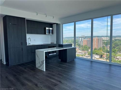 1702-370 Martha Street, Burlington, ON - Indoor