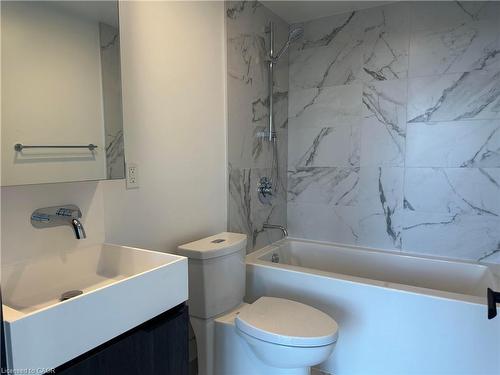 1702-370 Martha Street, Burlington, ON - Indoor Photo Showing Bathroom