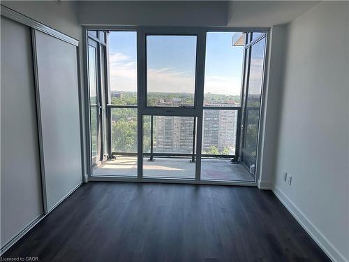 1702-370 Martha Street, Burlington, ON - Indoor Photo Showing Other Room