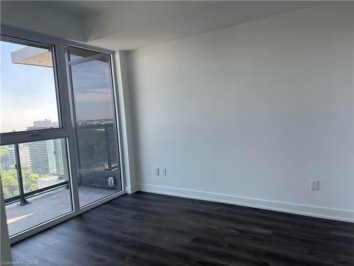 1702-370 Martha Street, Burlington, ON - Indoor Photo Showing Other Room