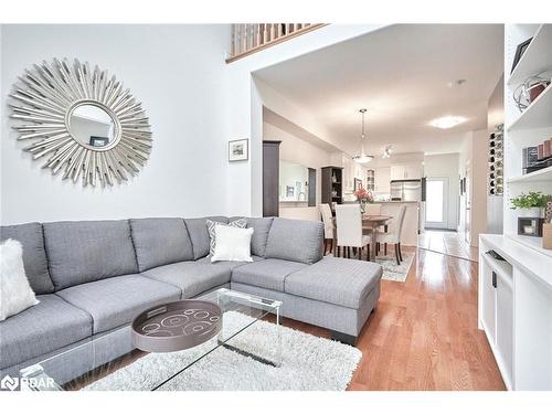 11-125 Huronia Road, Barrie, ON - Indoor Photo Showing Living Room