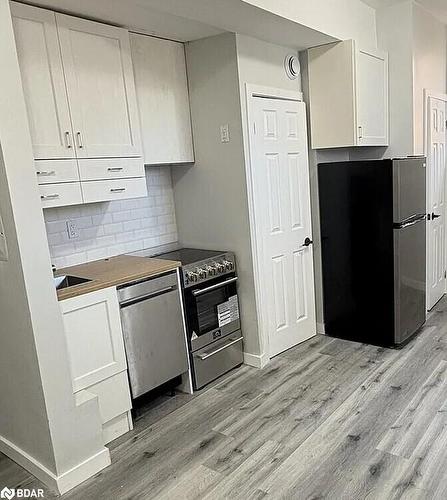 12-372 Darling Street, Brantford, ON - Indoor Photo Showing Kitchen