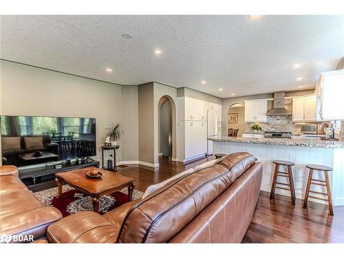 3678 Kimberley Street, Innisfil, ON - Indoor Photo Showing Living Room