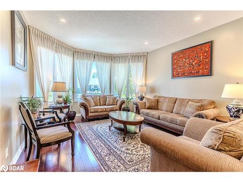 3678 Kimberley Street, Innisfil, ON - Indoor Photo Showing Living Room