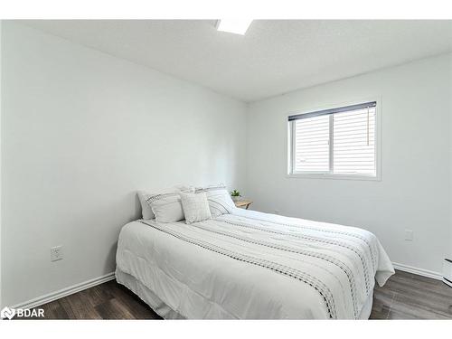 51 Golden Eagle Way, Barrie, ON - Indoor Photo Showing Bedroom