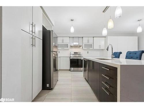 16 Carroll Lane, Brantford, ON - Indoor Photo Showing Kitchen With Upgraded Kitchen