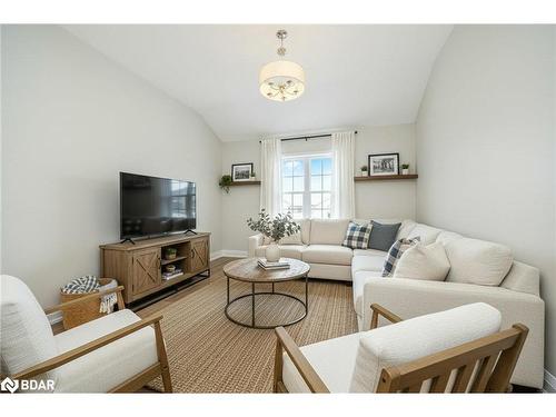 4 Griffiths Avenue, Cambridge, ON - Indoor Photo Showing Living Room