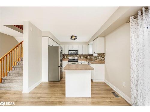 4 Griffiths Avenue, Cambridge, ON - Indoor Photo Showing Kitchen