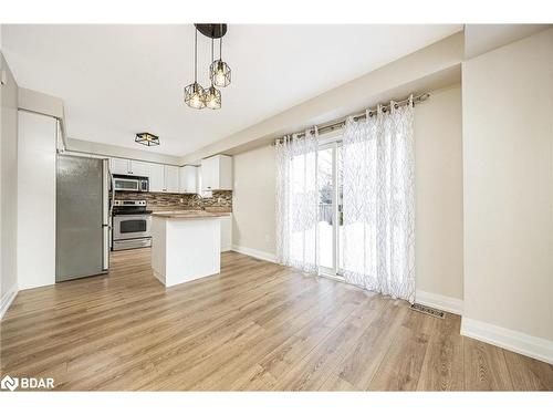 4 Griffiths Avenue, Cambridge, ON - Indoor Photo Showing Kitchen