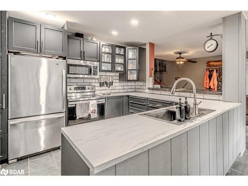 4 Clover Court, Kawartha Lakes, ON - Indoor Photo Showing Kitchen With Upgraded Kitchen