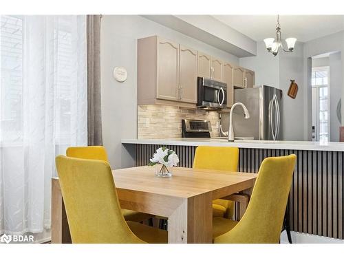 1427 Treeland Street, Burlington, ON - Indoor