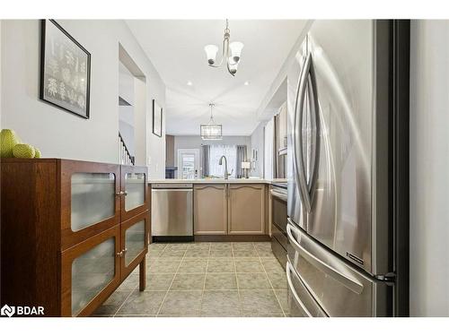 1427 Treeland Street, Burlington, ON - Indoor Photo Showing Kitchen With Upgraded Kitchen