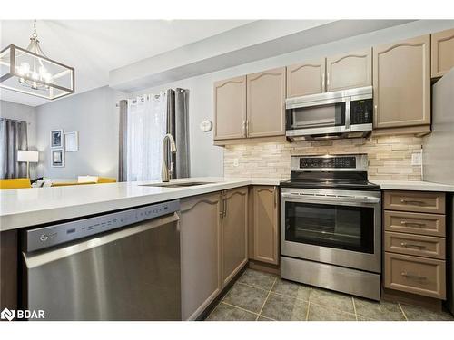 1427 Treeland Street, Burlington, ON - Indoor Photo Showing Kitchen