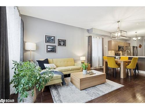 1427 Treeland Street, Burlington, ON - Indoor