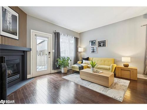 1427 Treeland Street, Burlington, ON - Indoor