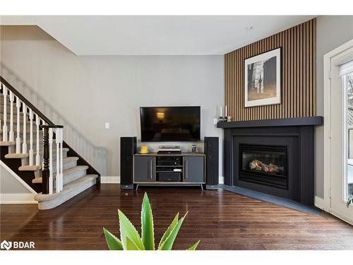 1427 Treeland Street, Burlington, ON - Indoor Photo Showing Living Room