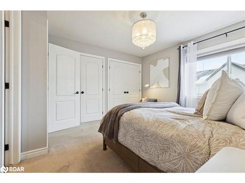1427 Treeland Street, Burlington, ON - Indoor Photo Showing Bedroom