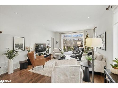 29-37 Brookside Terrace, Smith-Ennismore, ON - Indoor Photo Showing Living Room