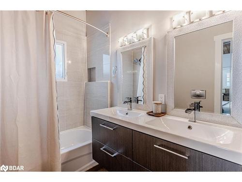 3795 Fairway Road, Innisfil, ON - Indoor Photo Showing Bathroom