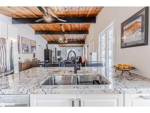 3795 Fairway Road, Innisfil, ON - Indoor Photo Showing Kitchen With Double Sink With Upgraded Kitchen