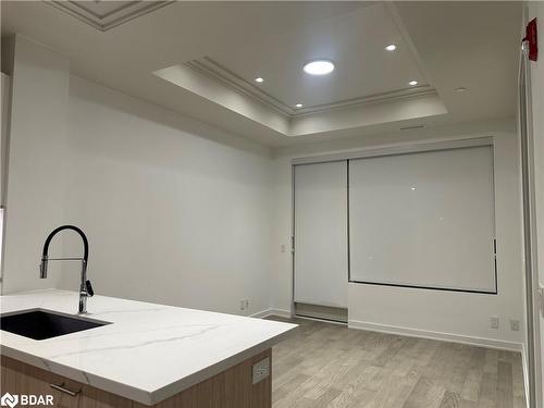 207-123 Maurice Drive, Oakville, ON - Indoor Photo Showing Kitchen