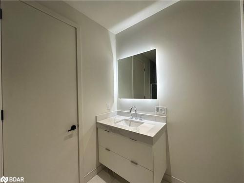 207-123 Maurice Drive, Oakville, ON - Indoor Photo Showing Bathroom