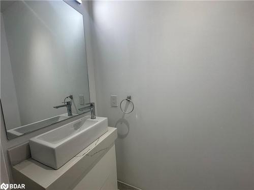 207-123 Maurice Drive, Oakville, ON - Indoor