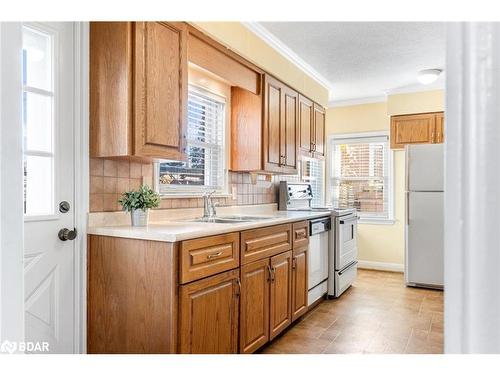 1587 Muir Road, Mississauga, ON - Indoor Photo Showing Kitchen With Double Sink