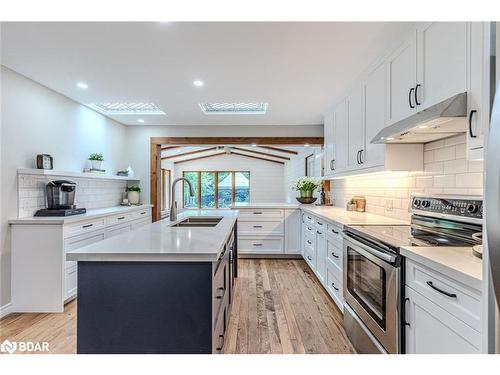 8275 County Rd 9, Creemore, ON - Indoor Photo Showing Kitchen With Double Sink With Upgraded Kitchen