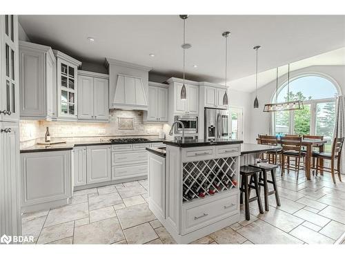 5 Munro Court, Snow Valley, ON - Indoor Photo Showing Kitchen With Upgraded Kitchen