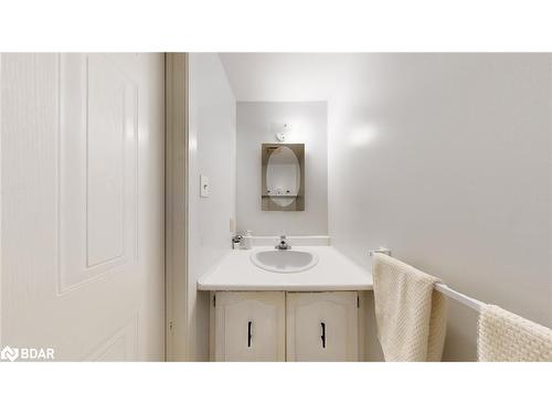 167 Little Avenue, Barrie, ON - Indoor Photo Showing Bathroom