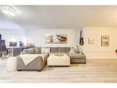 83 Inwood Crescent, Kitchener, ON - Indoor Photo Showing Living Room
