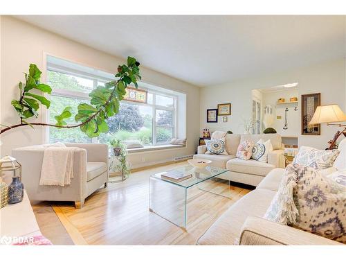 83 Inwood Crescent, Kitchener, ON - Indoor Photo Showing Living Room
