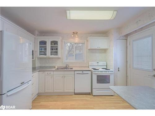 40 Joycelyn Drive, Mississauga, ON - Indoor Photo Showing Kitchen With Double Sink