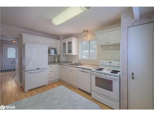 40 Joycelyn Drive, Mississauga, ON - Indoor Photo Showing Kitchen With Double Sink