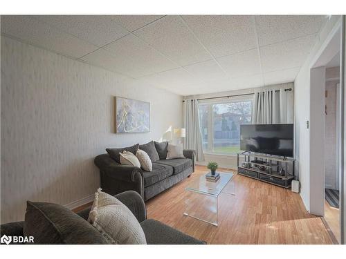 40 Joycelyn Drive, Mississauga, ON - Indoor Photo Showing Living Room
