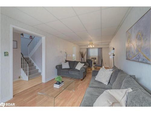 40 Joycelyn Drive, Mississauga, ON - Indoor Photo Showing Living Room