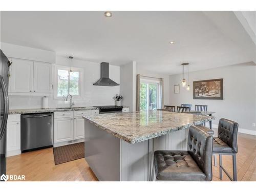 279 Sunnidale Road, Wasaga Beach, ON - Indoor Photo Showing Kitchen With Upgraded Kitchen