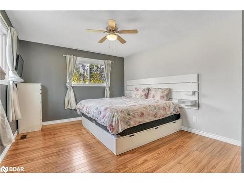 279 Sunnidale Road, Wasaga Beach, ON - Indoor Photo Showing Bedroom