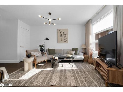 1431 Rankin Way, Innisfil, ON - Indoor Photo Showing Living Room