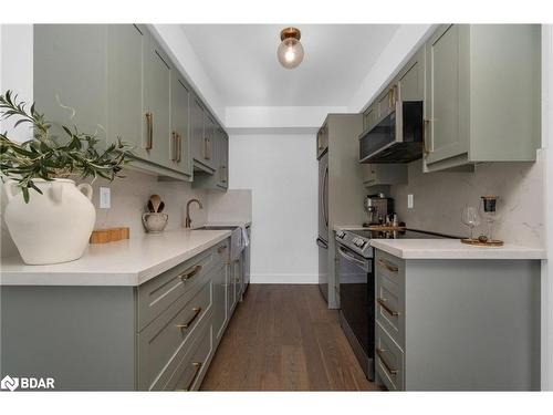 1431 Rankin Way, Innisfil, ON - Indoor Photo Showing Kitchen With Upgraded Kitchen