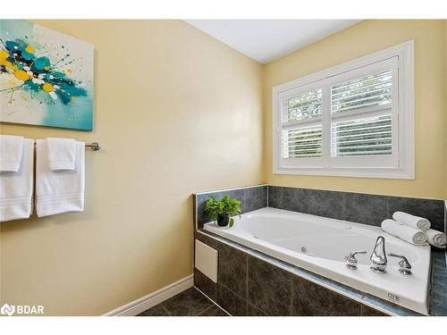 22-130 Robert Street, Milton, ON - Indoor Photo Showing Bathroom