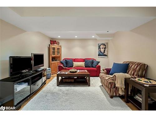 22-130 Robert Street, Milton, ON - Indoor Photo Showing Living Room