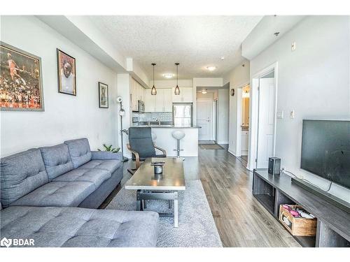 323-5317 Upper Middle Road, Burlington, ON - Indoor Photo Showing Living Room